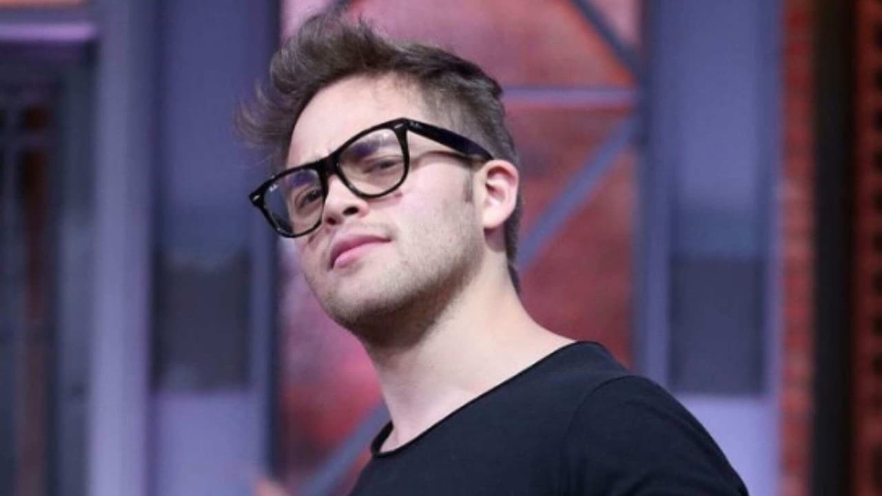 Yurem no pierde el tiempo y se ejercita bailando