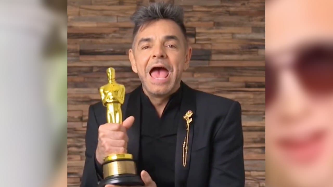 Eugenio Derbez anuncia a su primer hijo adoptivo