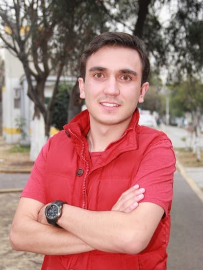El joven también participó en el programa unitario ‘Como dice el dicho’ en episodios como: ‘El que busca encuentra y el que quiere puede’ y ‘A gato viejo, ratón tierno’.