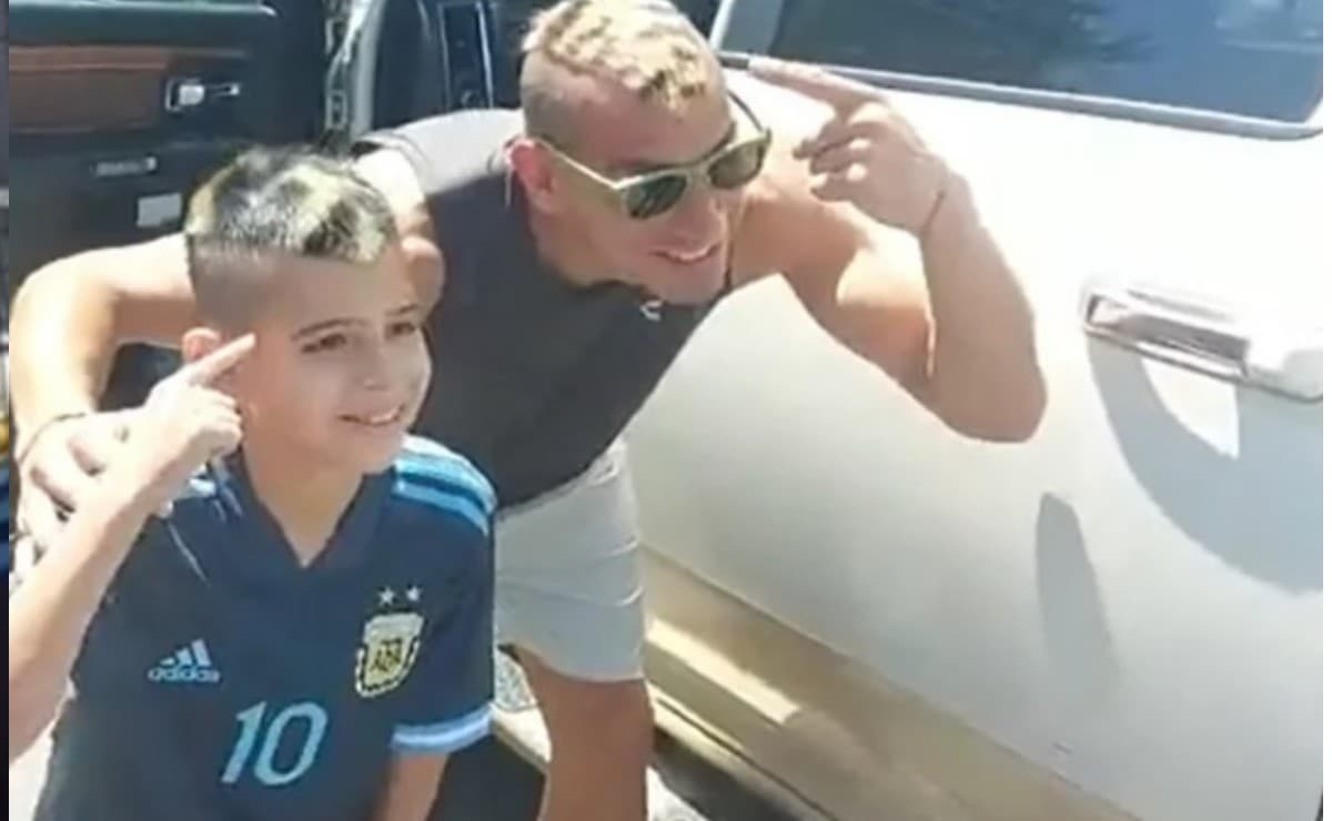 Sin duda, un niño muy fan.