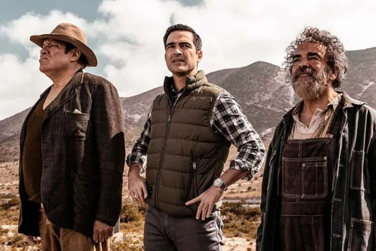 Qué Viva México es protagonizada por Alfonso Herrera, Demián Alcázar y Joaquín Cosío