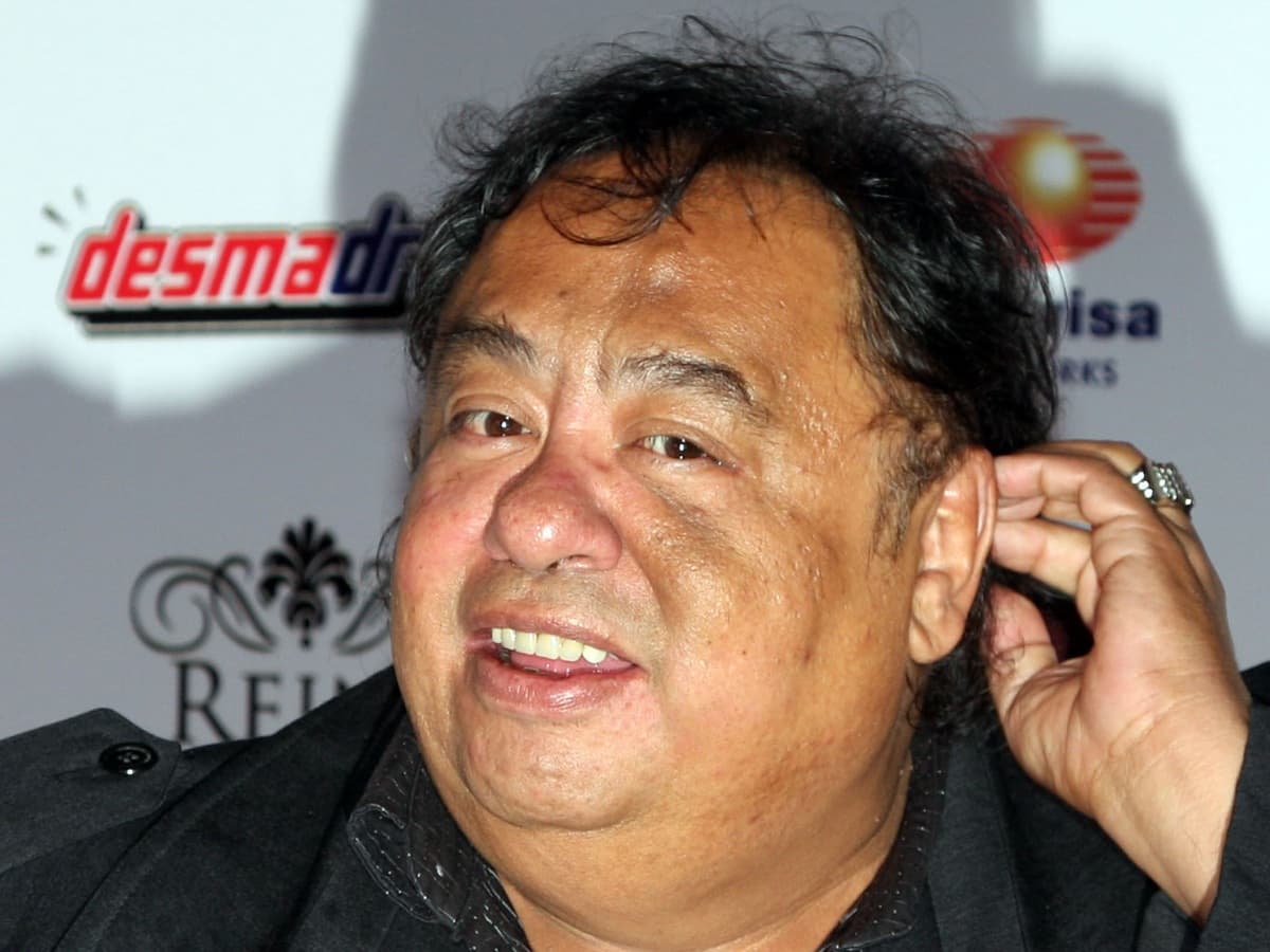 Charly Valentino posa en foto de prensa.