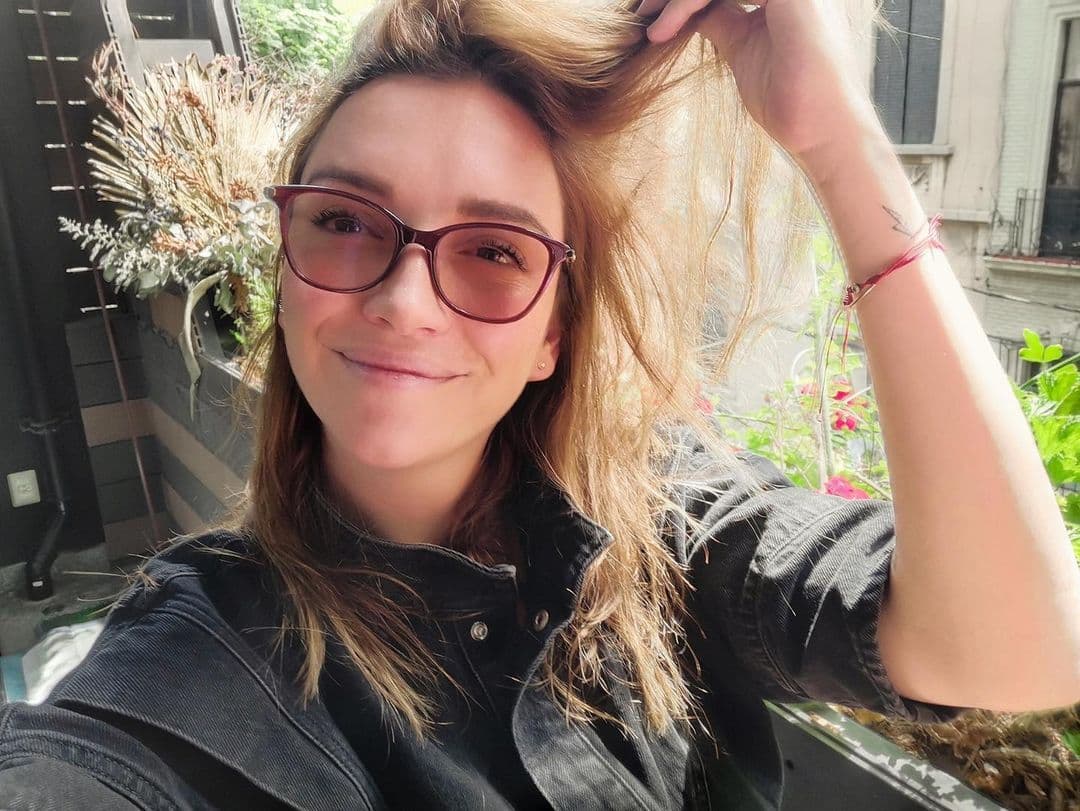 Fue a través de su cuenta oficial de Instagram que la intérprete de ‘Bibi P. Luche’ compartió una fotografía de su nueva imagen, en la que ella misma destacó que había vuelto a ser güera.