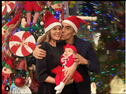 Adrián Uribe y su hija en redes sociales