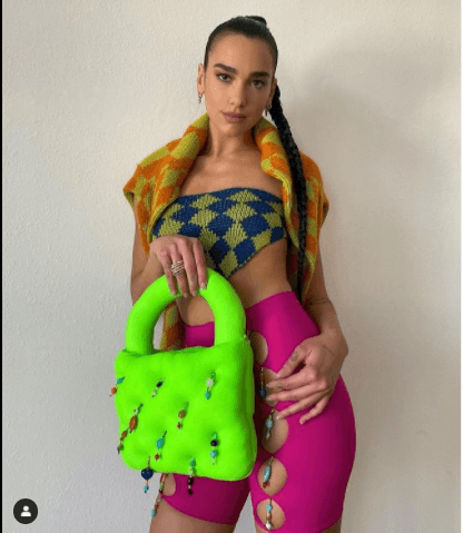 Dua Lipa con ropa de Nacranda