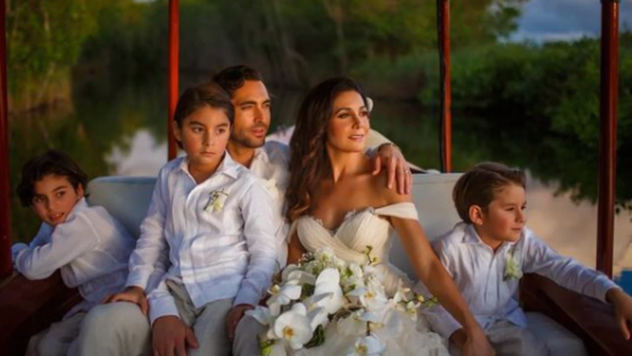 Patricia Manterola, "Delia" en Renta Congelada, renovó sus votos matrimoniales.