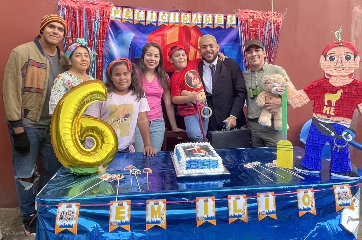 Emilio celebró su fiesta de 6 años disfrazado de Germán.