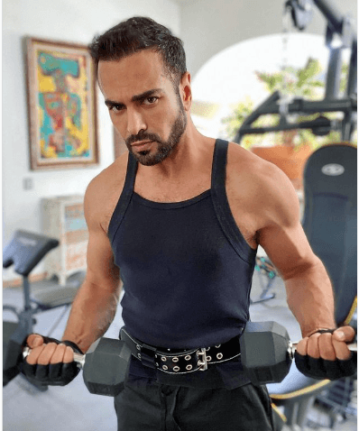 Ariel Miramontes ahora es fit