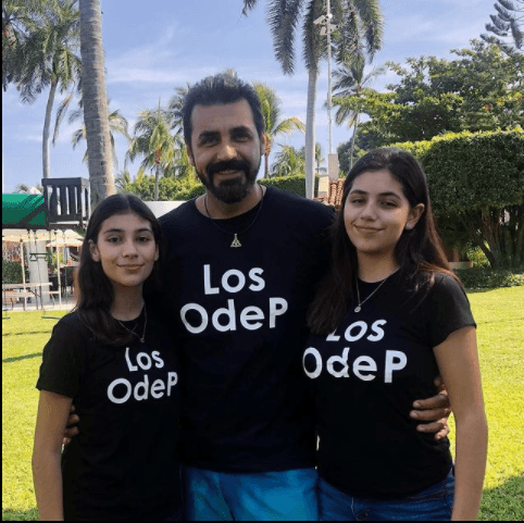 Jesús Ortiz de Pinedo y sus hijas