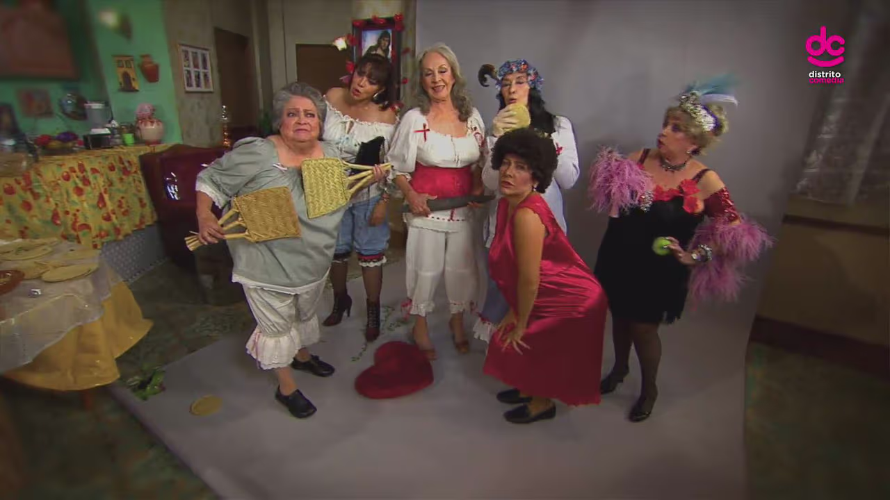 Doña Lucha hace calendario coqueto y audaz con sus vecinas de la ...